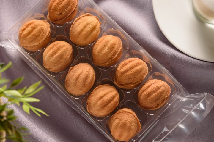 Nuts-cookies with chocolate filling